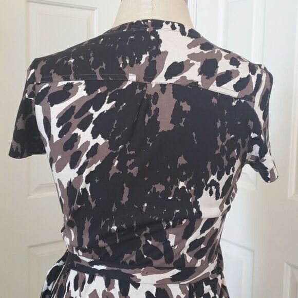BANANA REPUBLIC Silk Wrap  Dress Black Brown Abstract Short Sleeve Surplice Neck - Picture 8 of 13